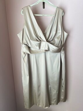 Chic V-Neck Draped Satin Dress in Light Champagne